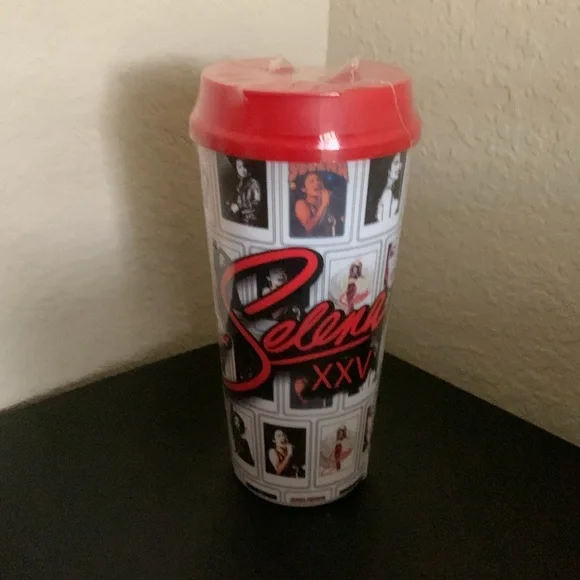 Selena XXV limited edition commemorative cup set - Picture 2 of 9